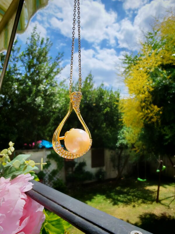 Élégant pendentif en perle d’eau douce et en cuivre plaqué or