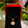 Élégant pendentif en perle d’eau douce et en cuivre plaqué or