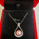 Élégant pendentif en perle d’eau douce et en cuivre plaqué or blanc