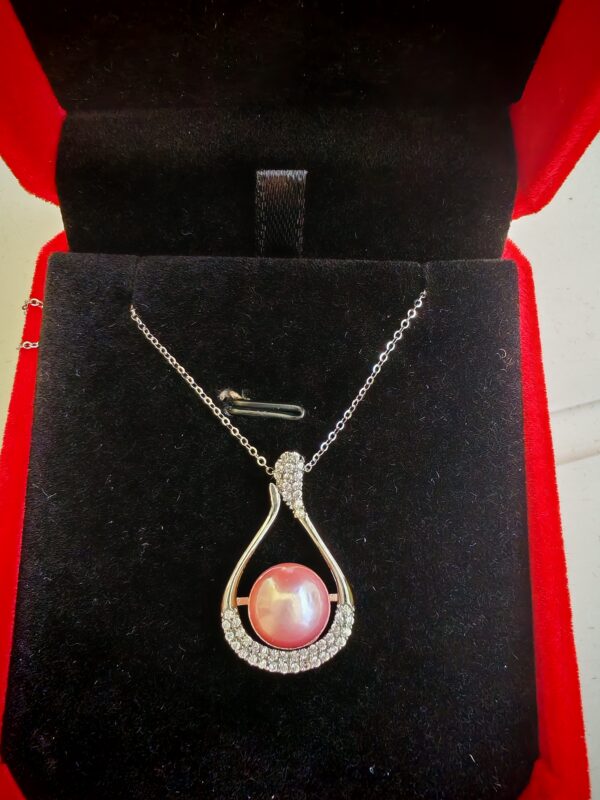 Élégant pendentif en perle d’eau douce et en cuivre plaqué or blanc