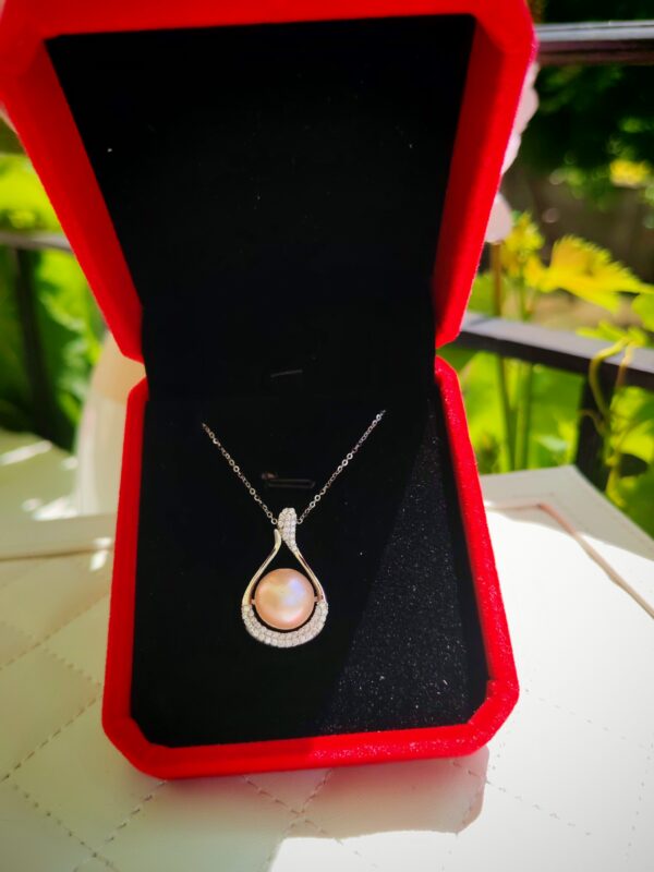 Élégant pendentif en perle d’eau douce et en cuivre plaqué or blanc