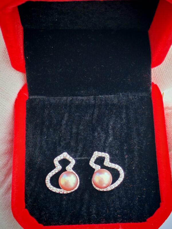 2025/09/1000016291-1-scaled.jpg Boucles d'oreilles calebasse perle en argent sterling plaqué or blanc